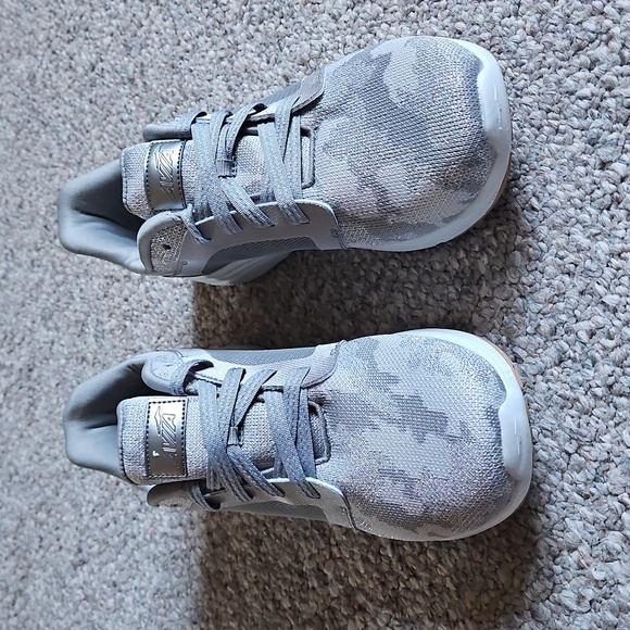 New Avia Gray Shimery Athletic Sneakers - Picture 4 of 11